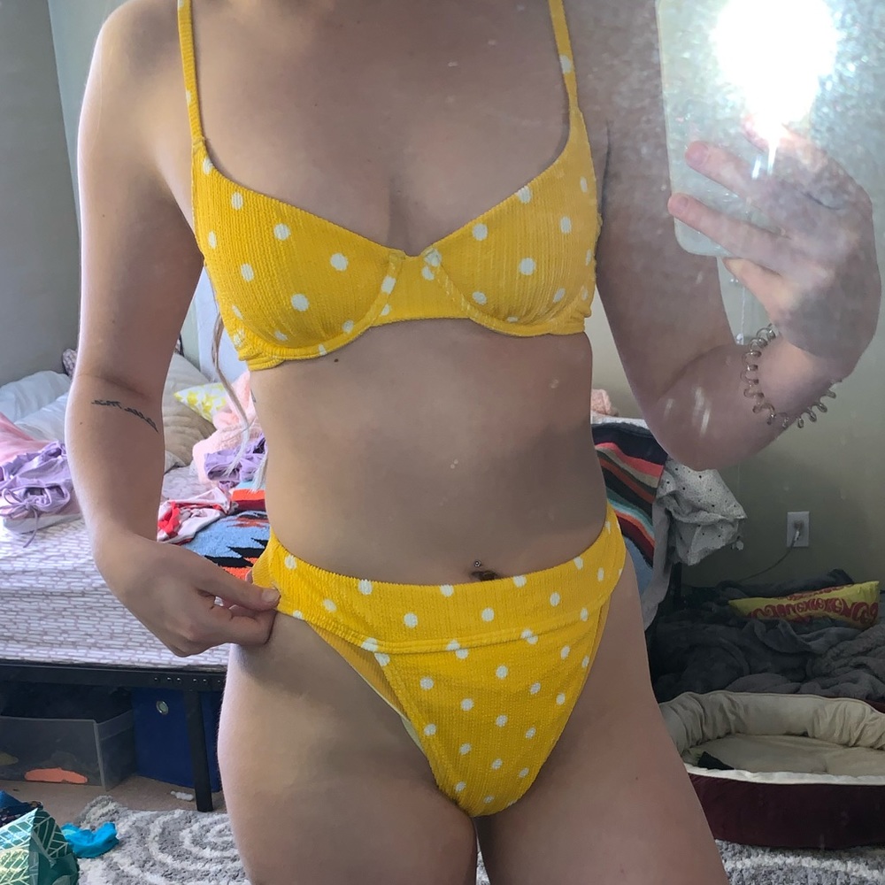 high leg polka dot bikini💛medium bottom small top - Picture 2 of 8